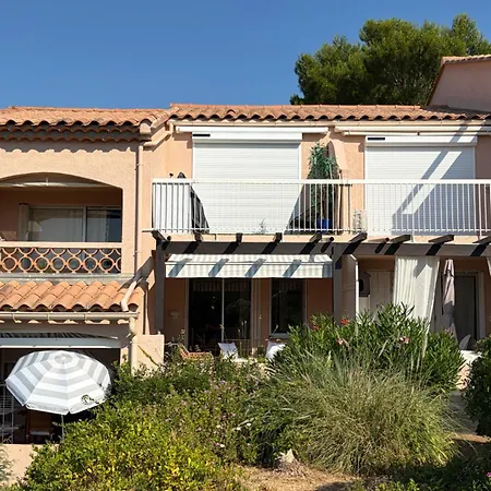 Vue Climatisé - Piscine - 4 Couchages - Confort *